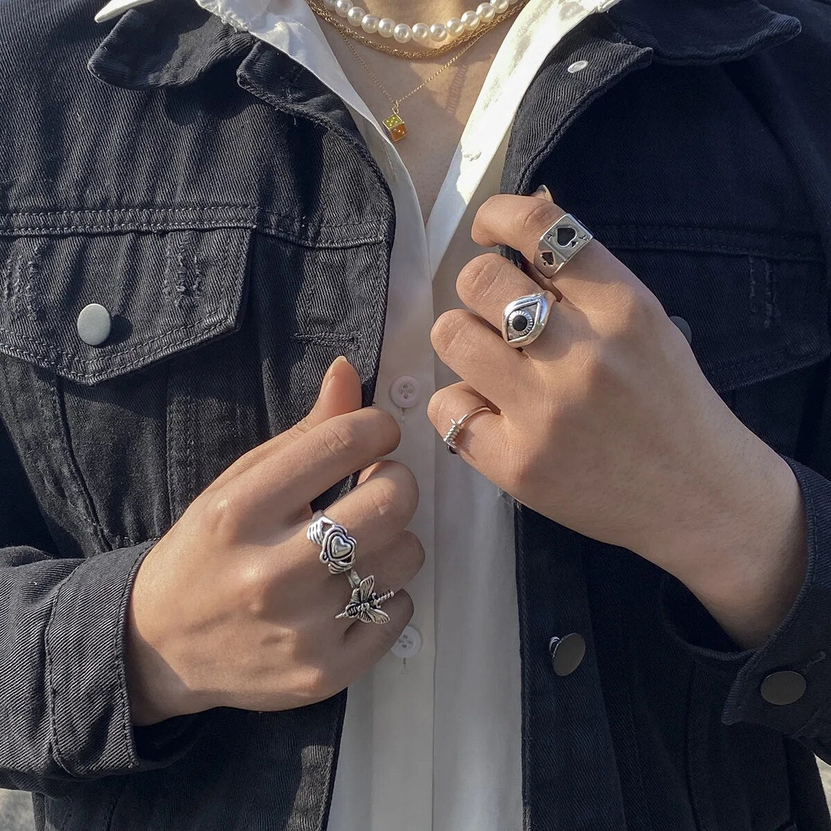 Grunge rings-Y2k station