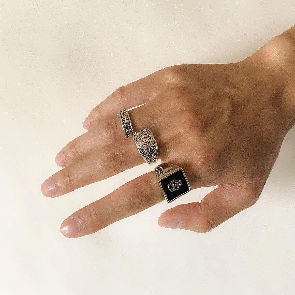 Grunge rings-Y2k station