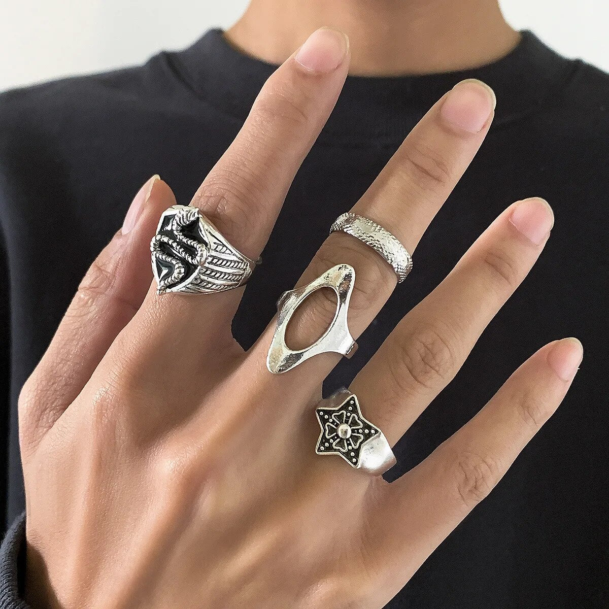 Grunge rings-Y2k station