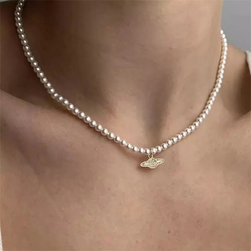 Y2K pearl necklace