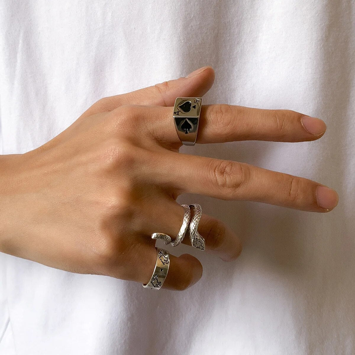 Grunge rings-Y2k station