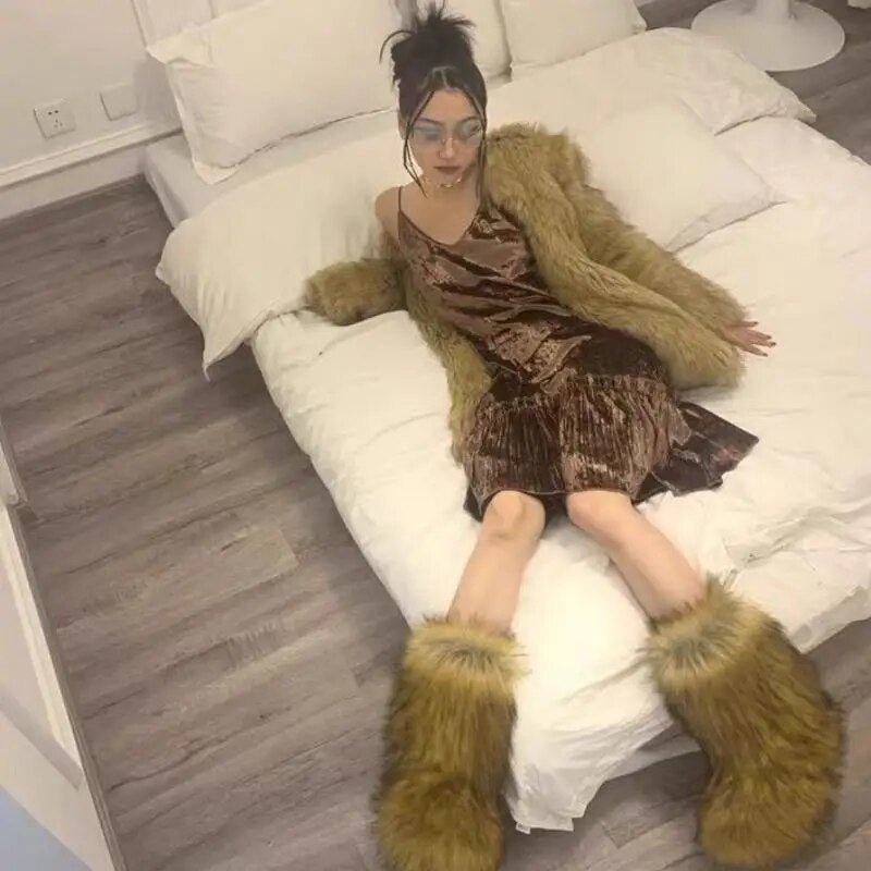 Y2K fluffy boots - Y2k station